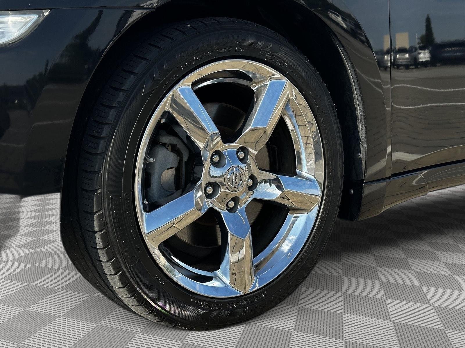 Used 2010 Super Black Nissan 3.5 SV w/Premium Pkg image 8