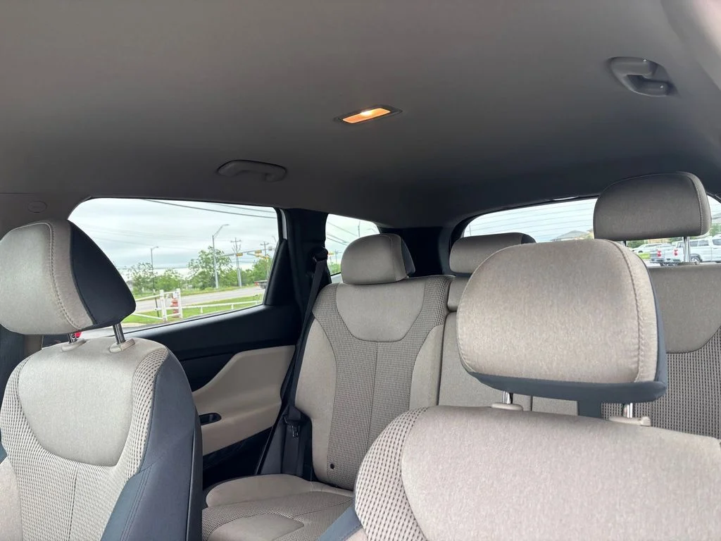 Used 2022 Gray Hyundai SE image 11