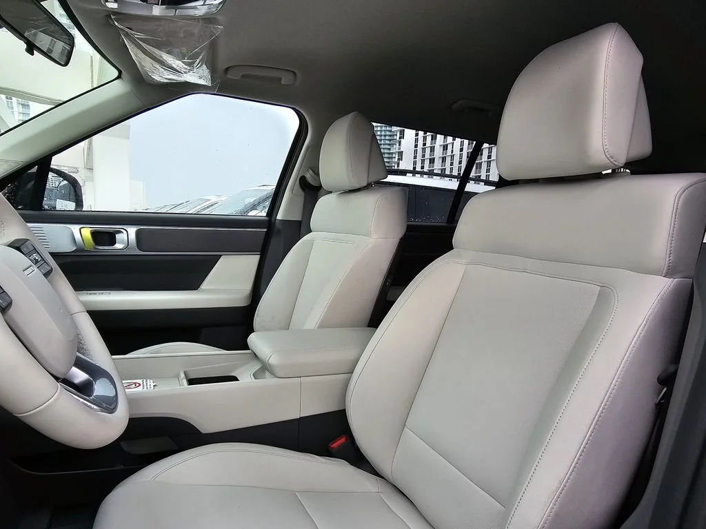 New 2027 Gray Hyundai SE image 14