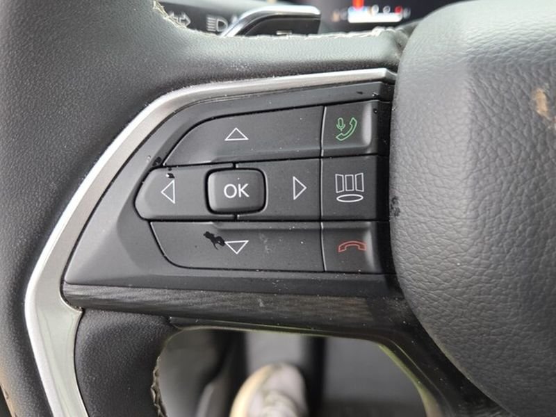 Used 2023 Metallic Jeep Altitude image 25
