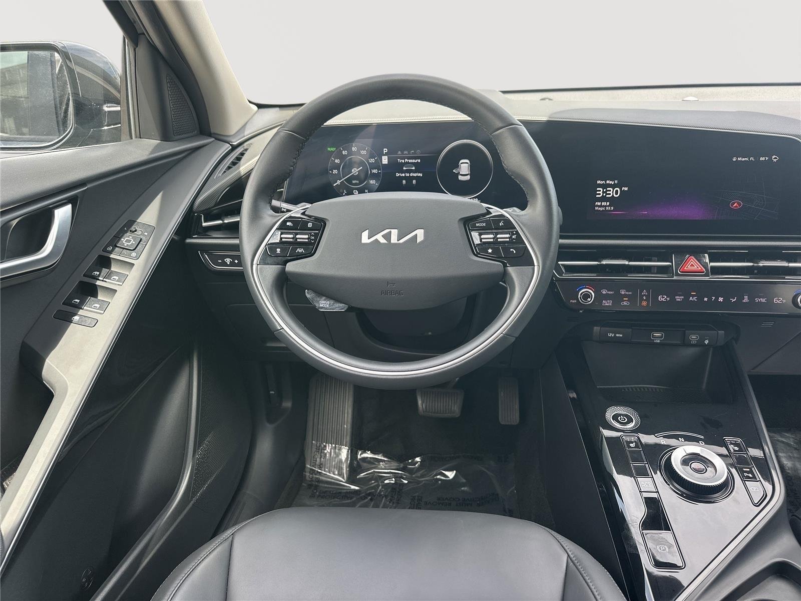Used 2024 Graphite Gray Kia Wind image 18