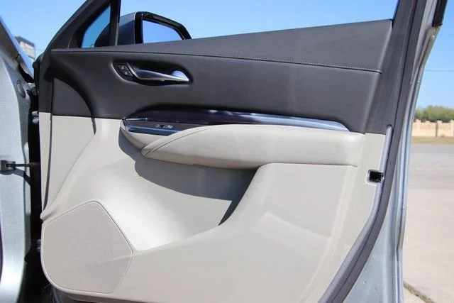 Used 2023 Argent Silver Metallic Cadillac Luxury image 27