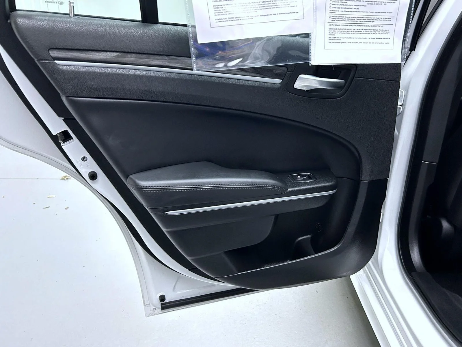 Used 2022 White Chrysler Touring image 20