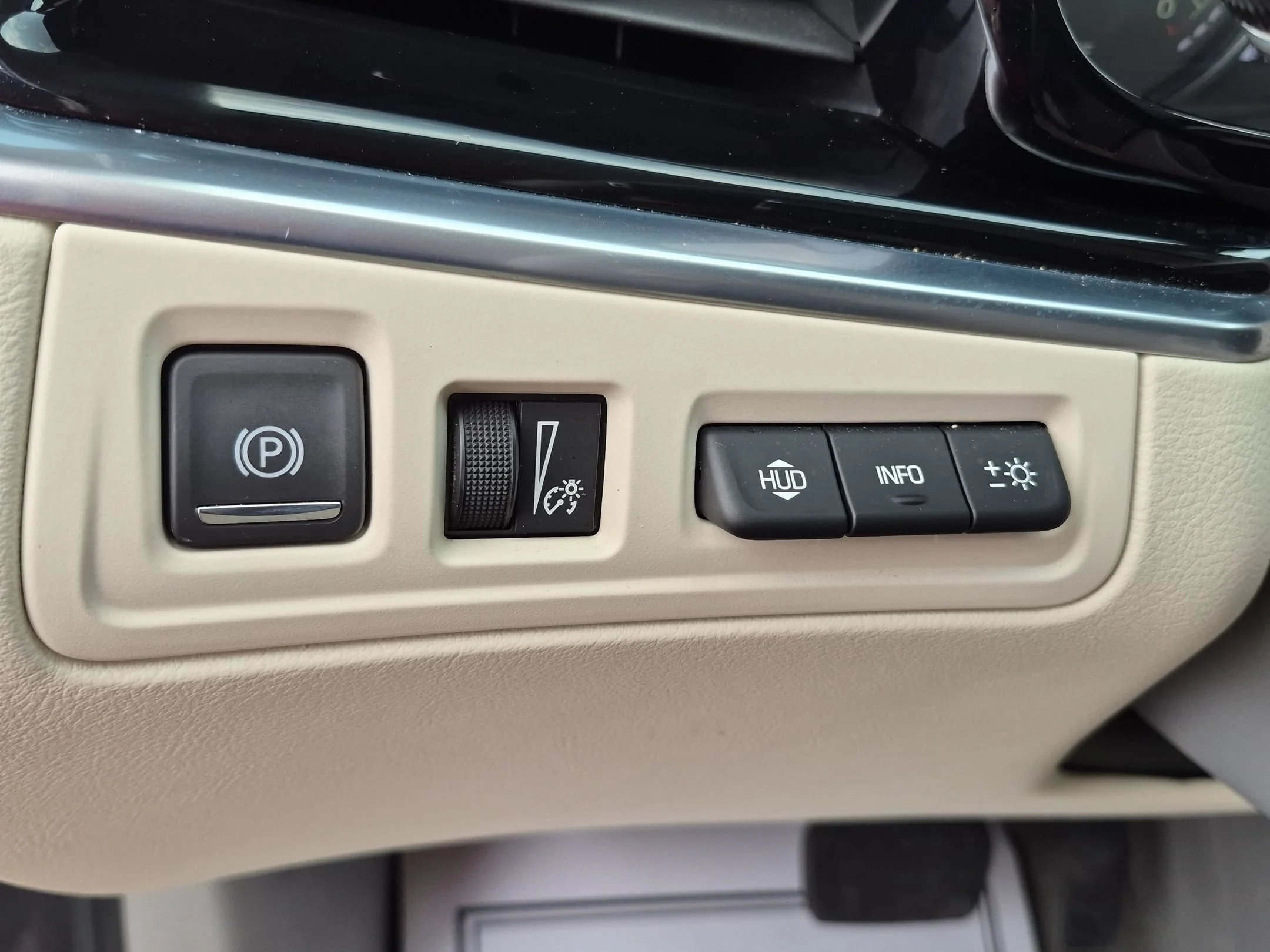 Used 2023 Wilder Metallic Cadillac AWD Premium Luxury image 17