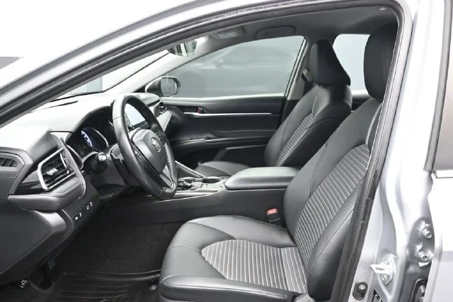 Used 2022 Silver Toyota SE image 6