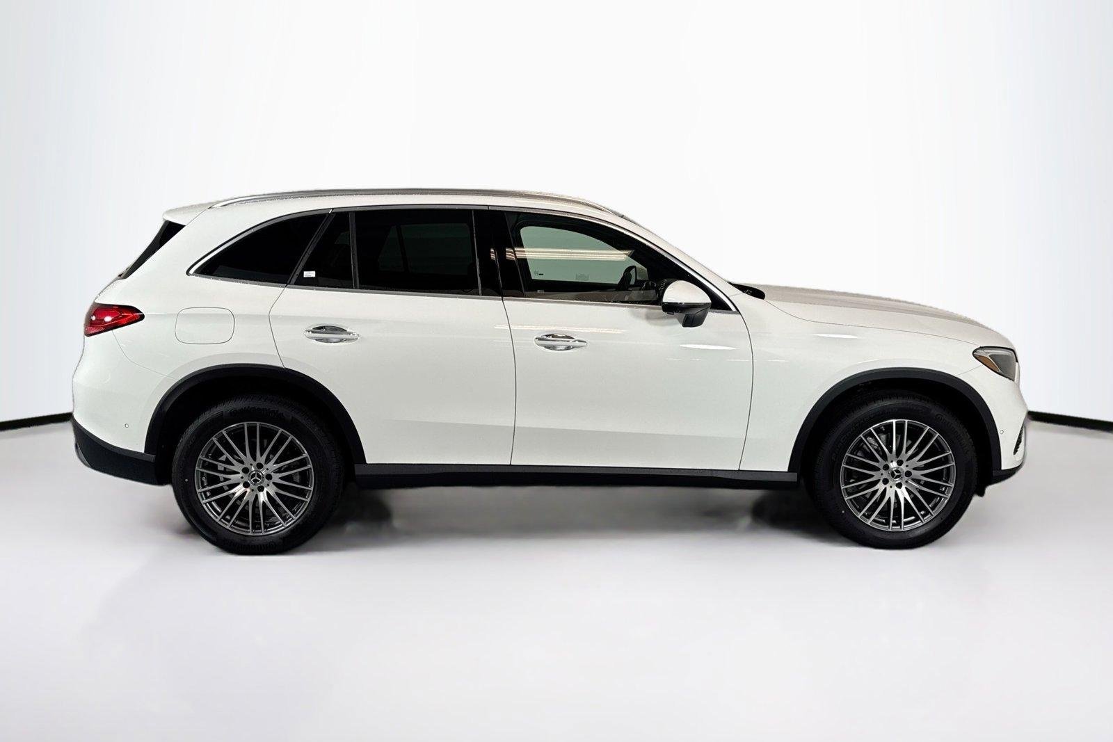 New 2026 Polar White Mercedes-Benz GLC 300 image 4