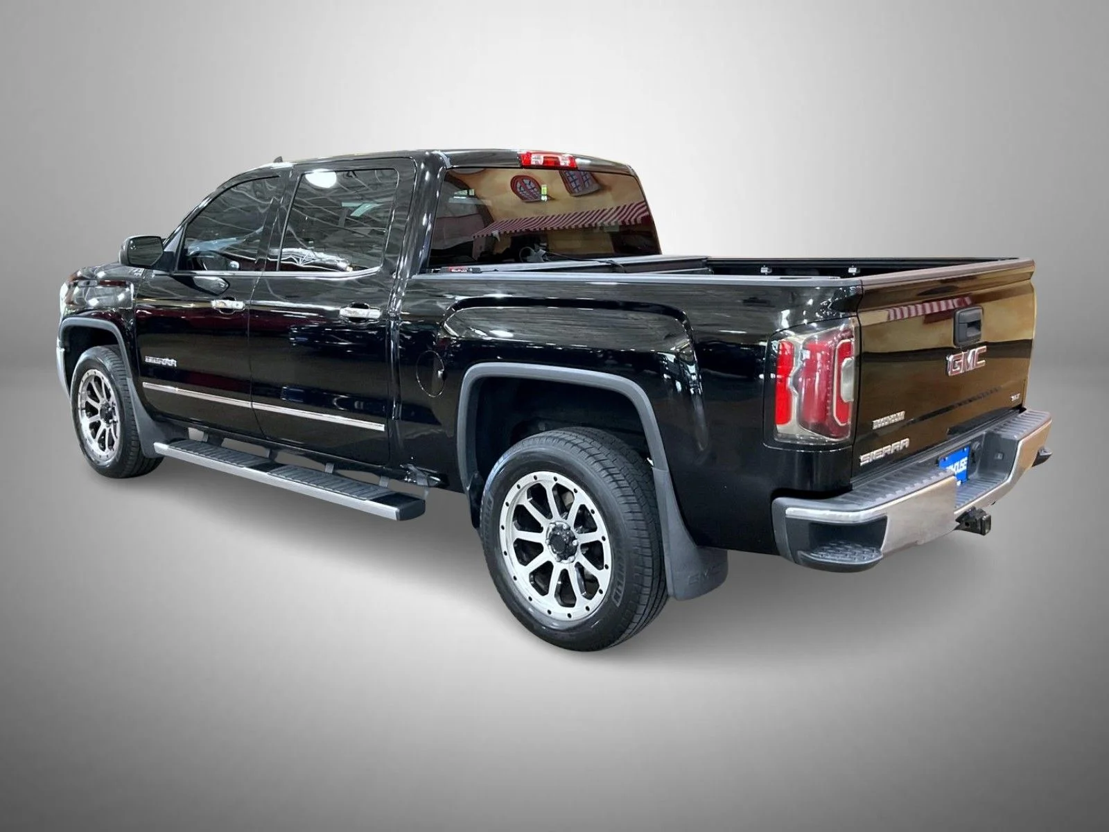 Used 2018 Black GMC SLT image 7