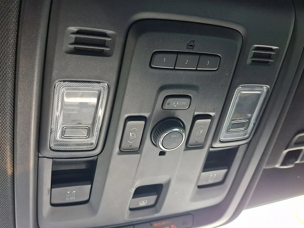 Used 2022 Black Chevrolet Z71 image 23