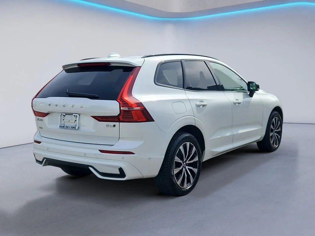 Used 2025 Crystal White Metallic Volvo Plus image 4