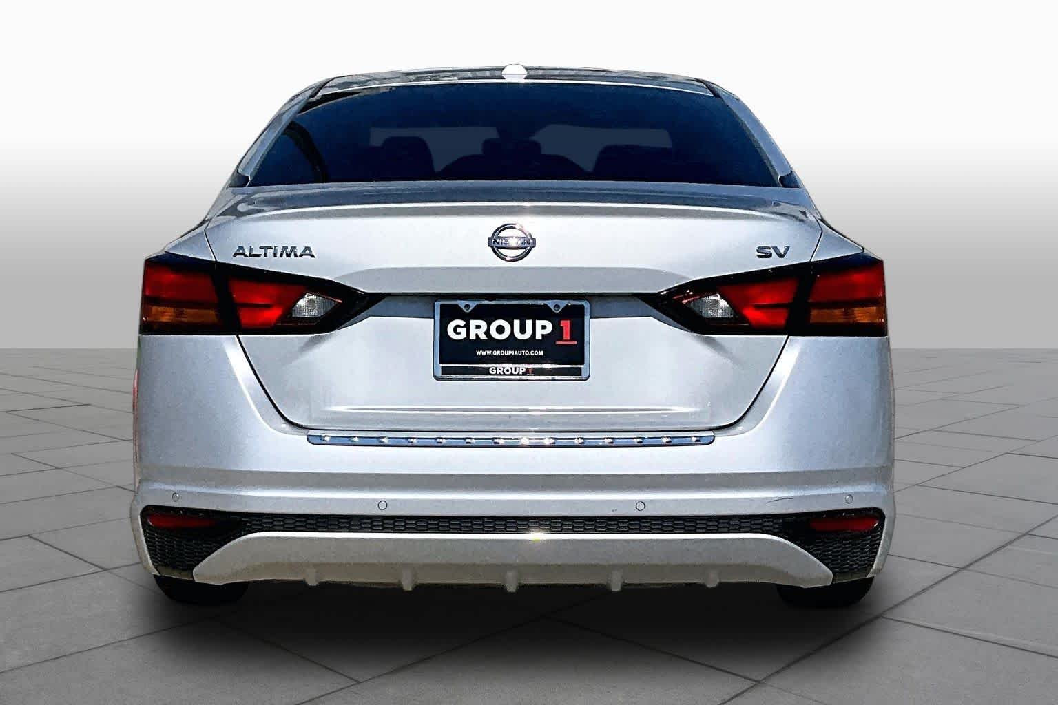 Used 2022 Brilliant Silver Metallic Nissan 2.5 SV image 5