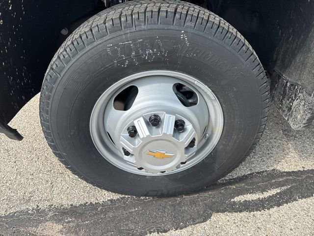 New 2025 Summit White Chevrolet Work Truck image 21