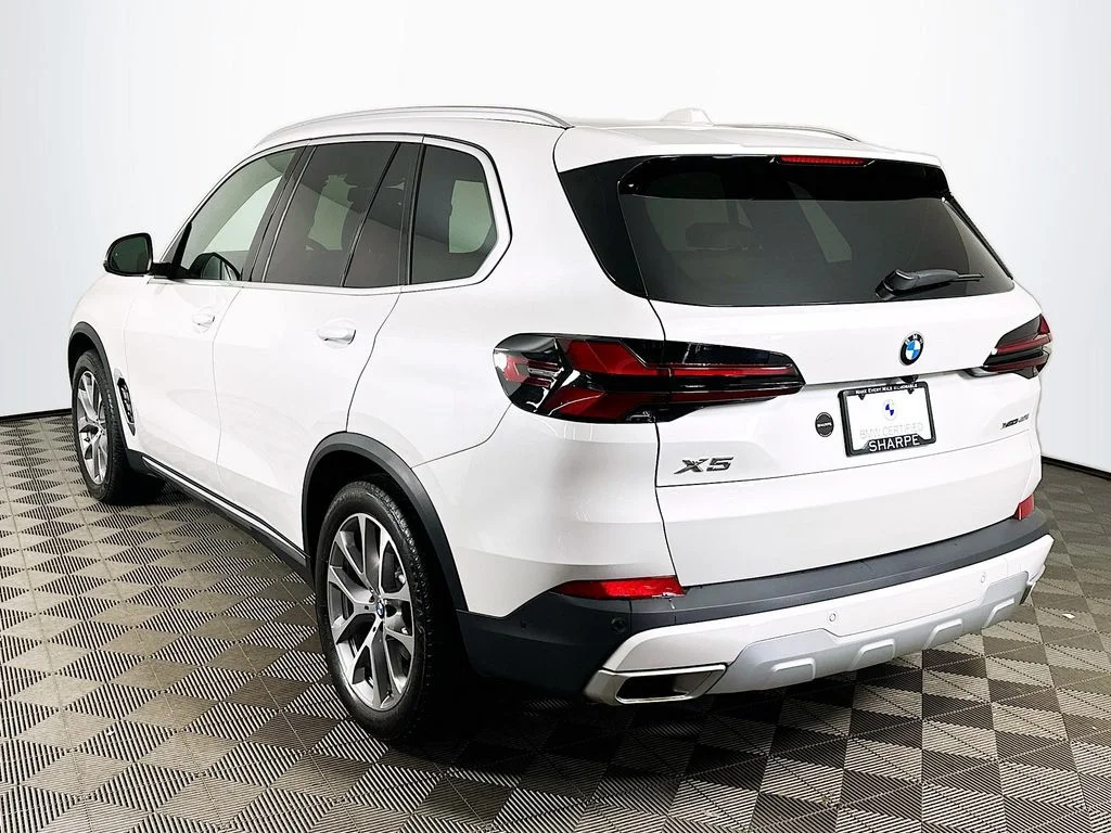 Used 2026 White Metallic BMW xDrive40i image 7