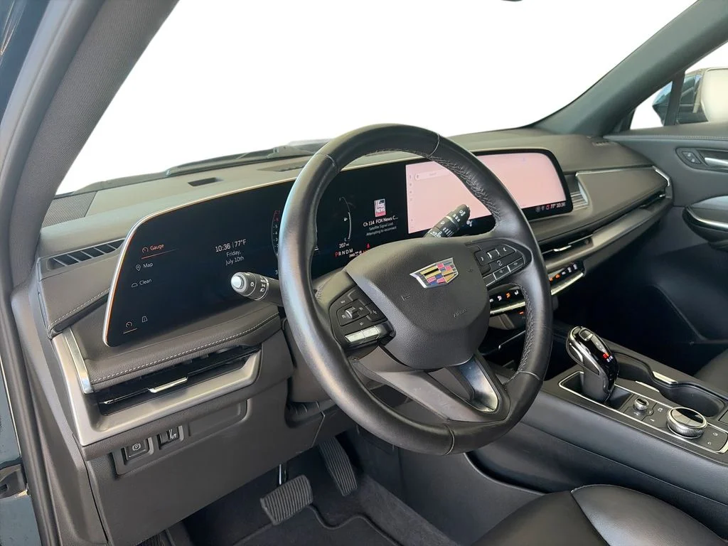 Used 2025 Green Cadillac Premium Luxury image 10