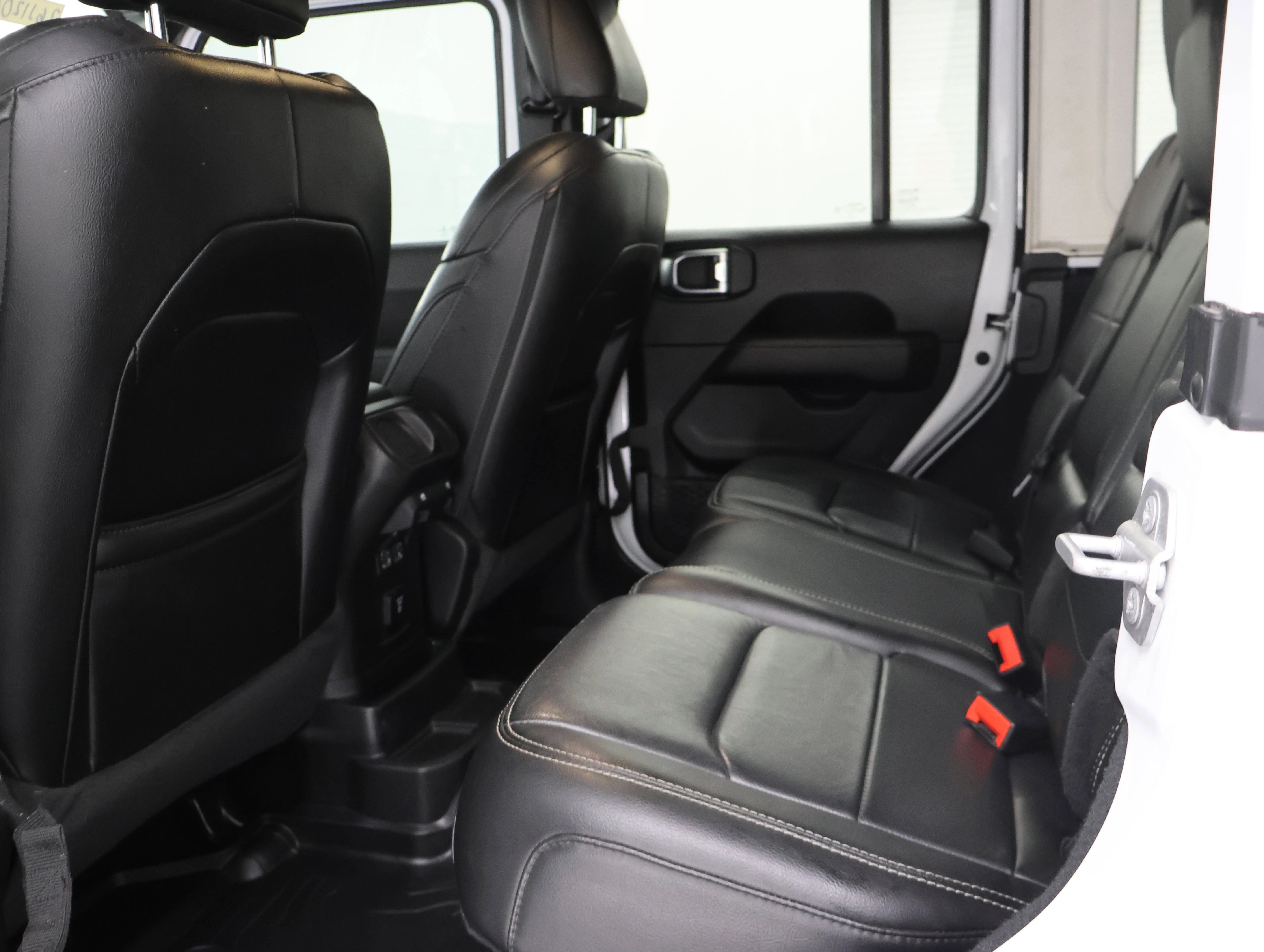 Used 2019 Bright White Clearcoat Jeep Unlimited Sahara image 8