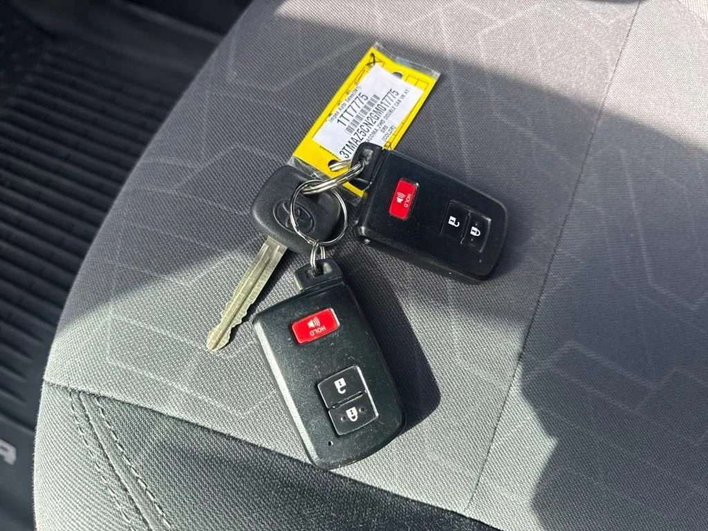 Used 2016  Toyota SR5 image 23