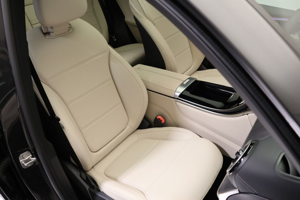 Used 2027  Mercedes-Benz GLC 300 image 48