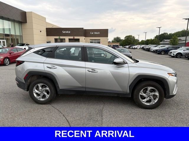 Used 2022 Silver Hyundai SE image 21