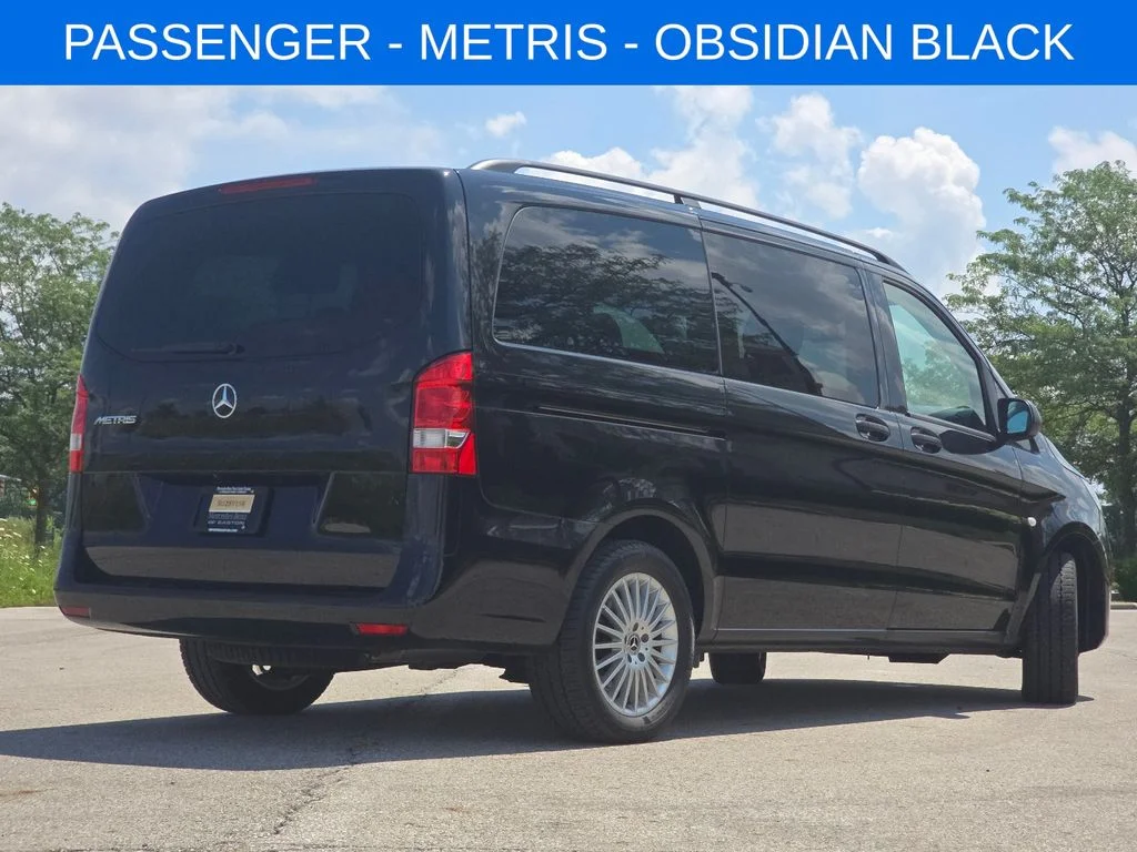 Used 2023  Mercedes-Benz Passenger image 11