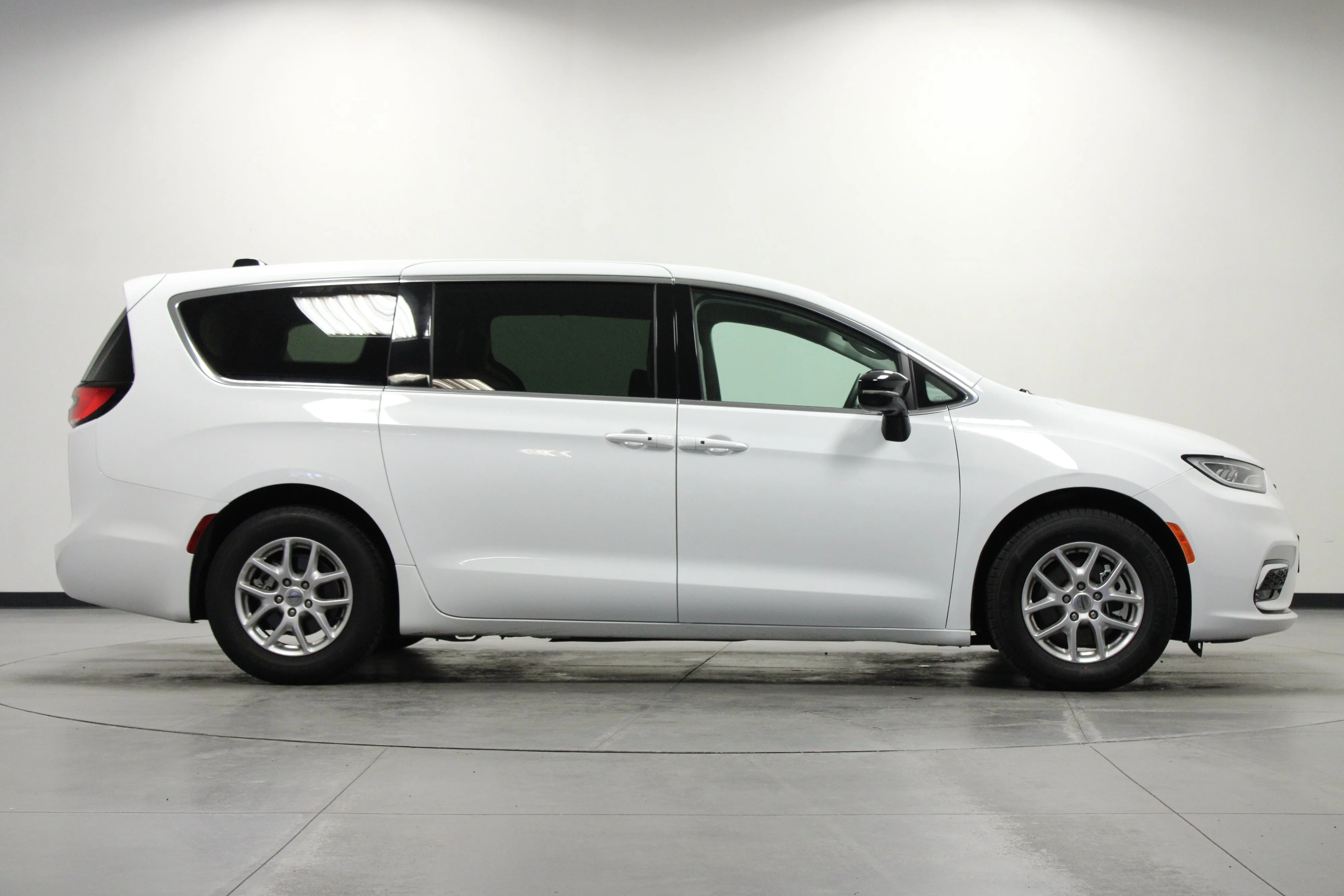 Used 2024 Bright White Clearcoat Chrysler Touring L image 3