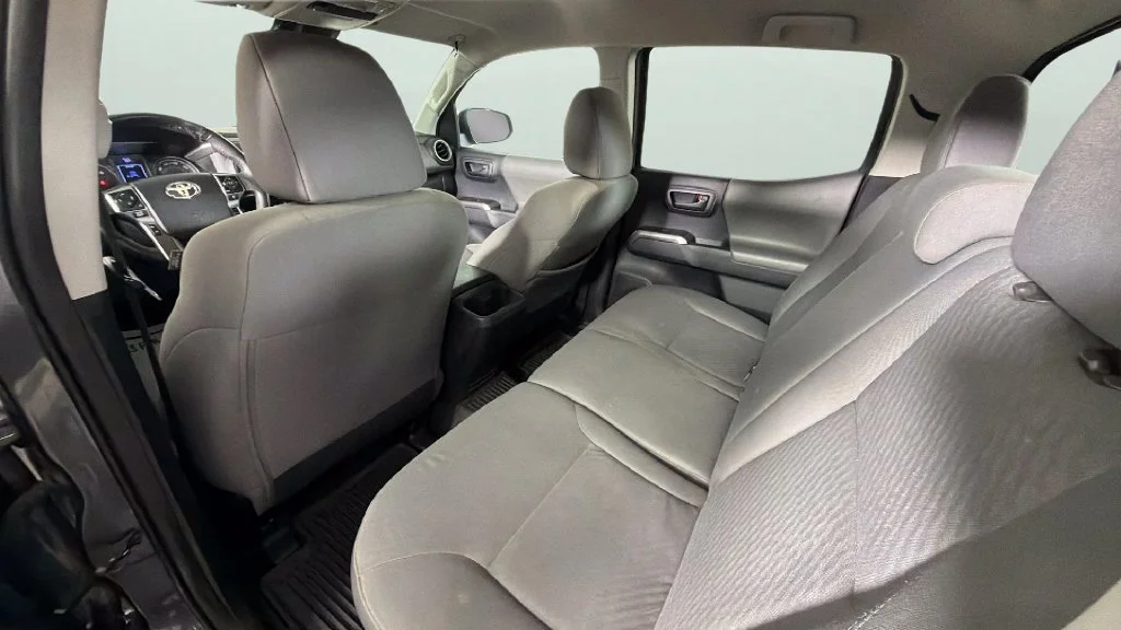Used 2021  Toyota SR5 image 27