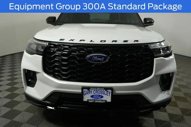 New 2026 Star White Metallic Tri-Coat Ford ST-Line image 3