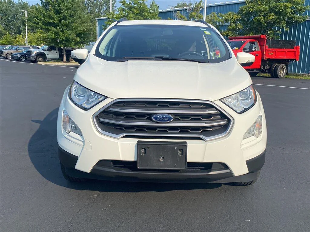 Used 2020 Diamond White Ford SE image 5