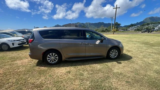 Used 2017 Silver Chrysler Touring image 6