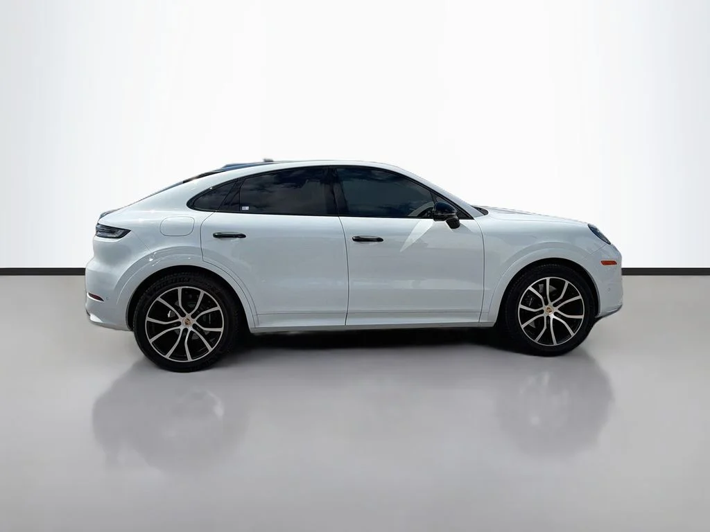 Used 2024  Porsche Base image 3