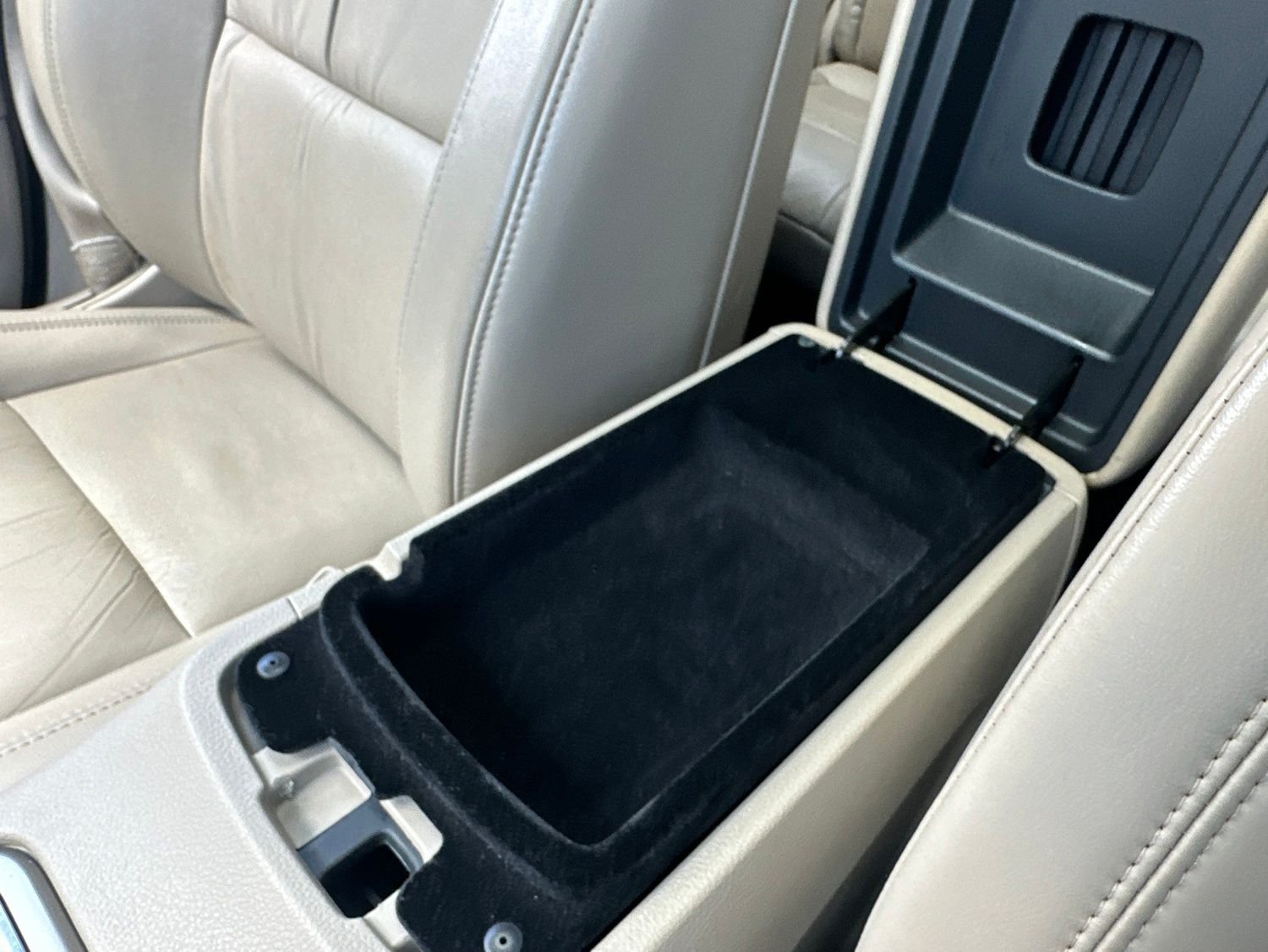Used 2011 Black Jeep Limited image 59