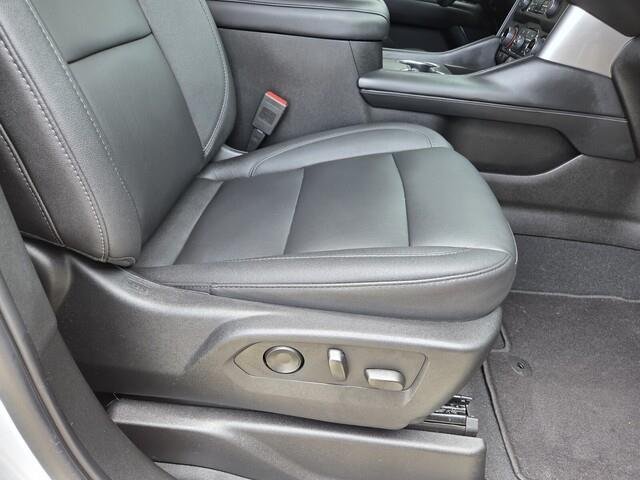 Used 2024 Iridescent Pearl Tricoat Chevrolet LT image 32