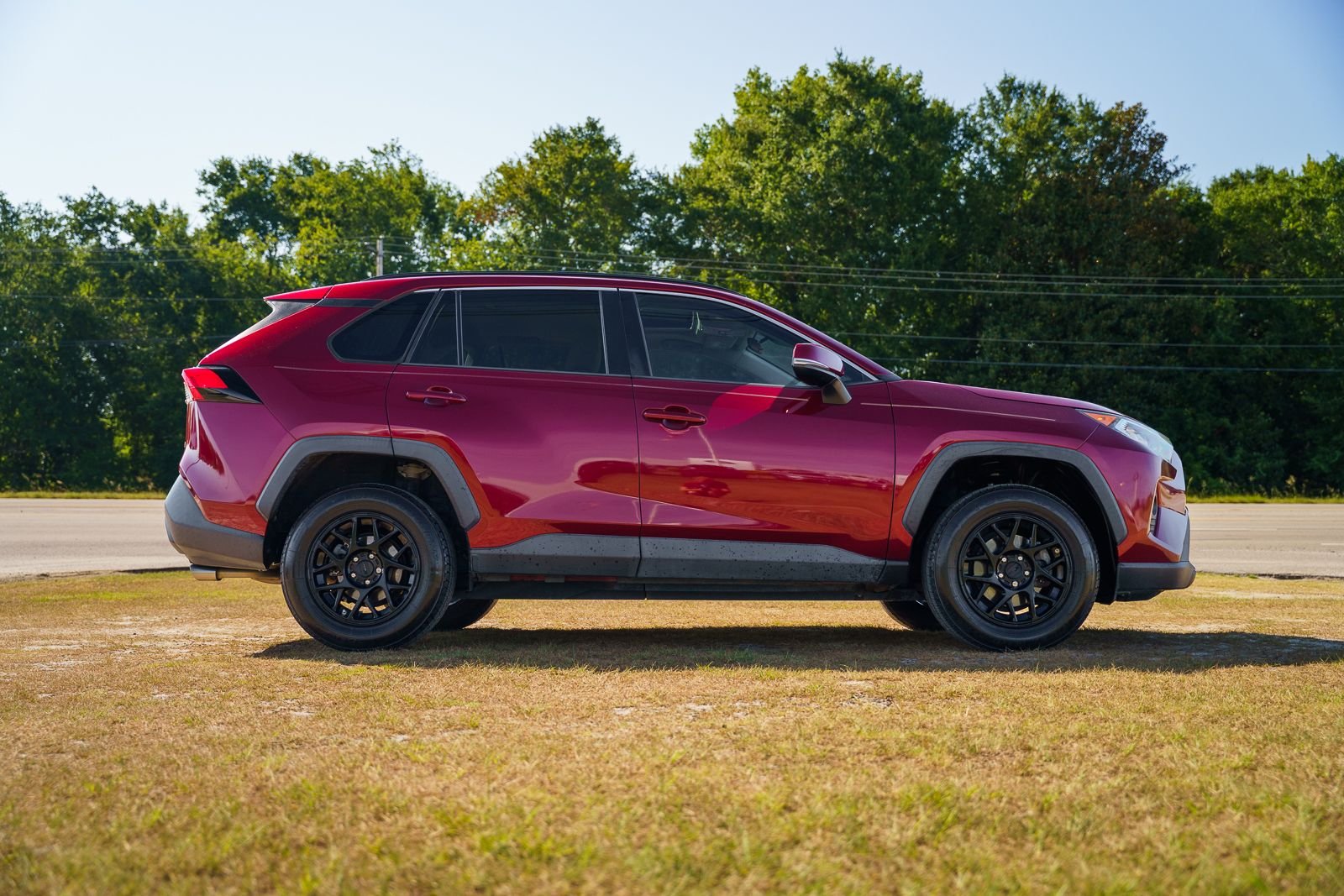 Used 2019 Red Toyota XLE image 7