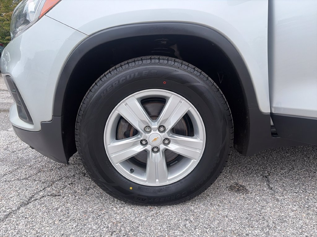 Used 2020 Silver Chevrolet LT image 26