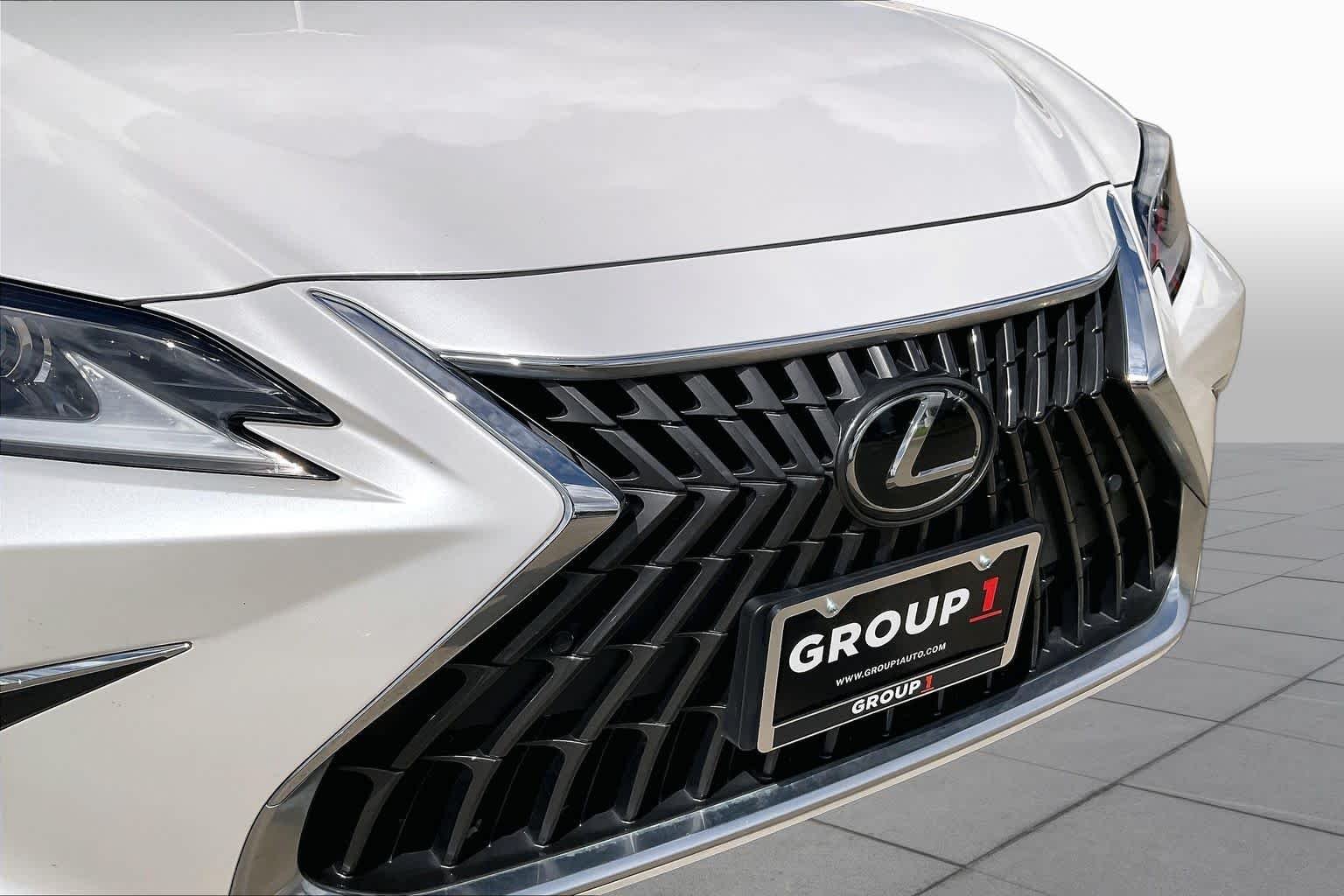 Used 2024 Eminent White Pearl Lexus  image 27