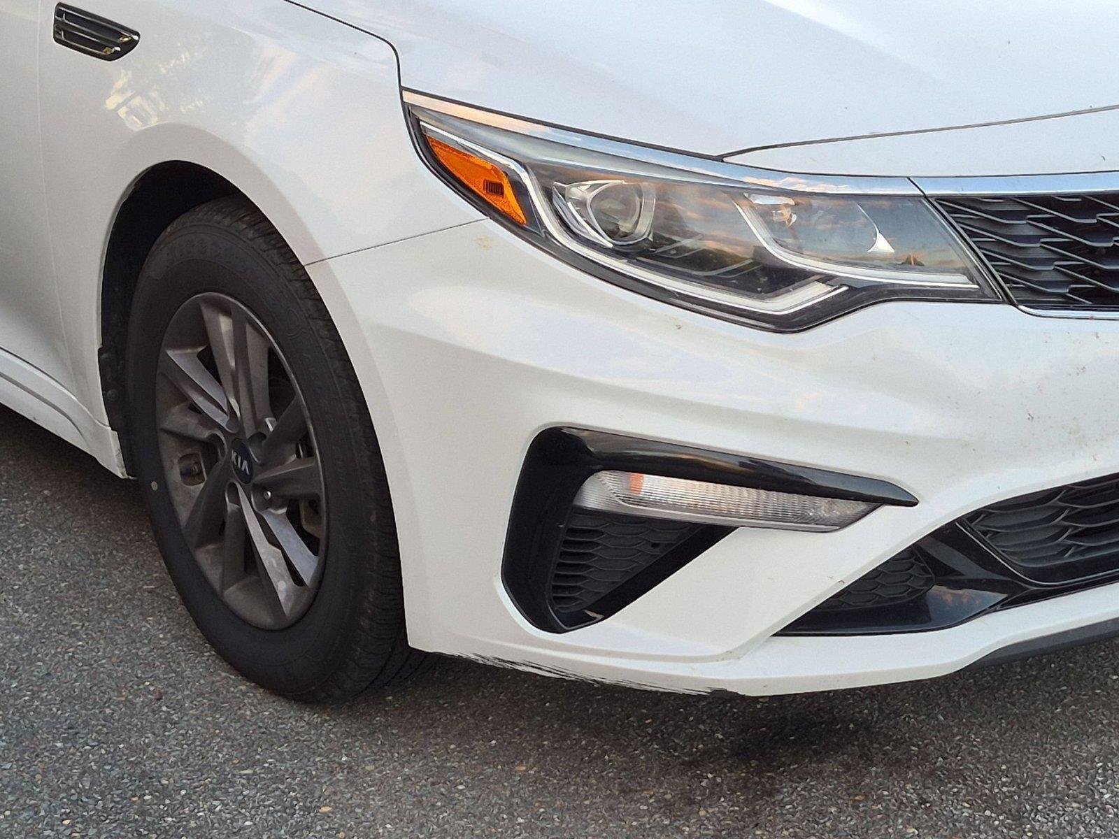 Used 2020 Snow White Pearl Kia LX image 3