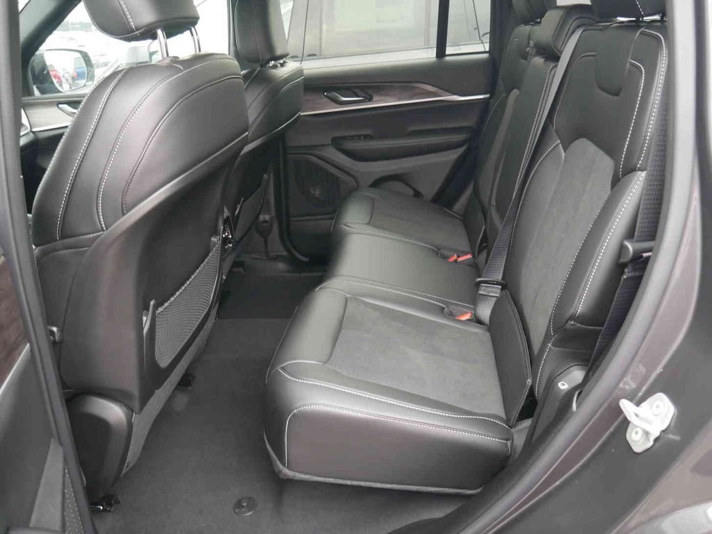 New 2026 Baltic Gray Metallic Clear-Coat Exterior Paint Jeep Laredo image 11