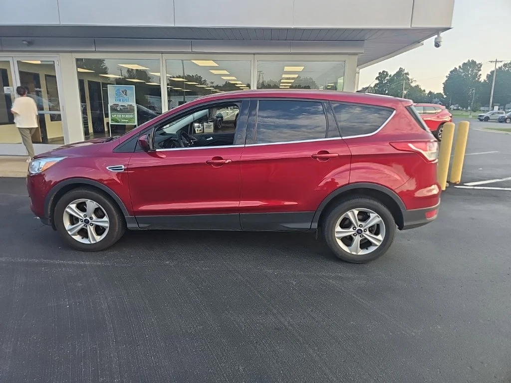 Used 2015 Ford Escape SE with VIN 1FMCU0GX9FUA41003 for sale in Vicksburg, MI