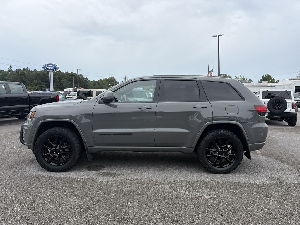Used 2019 Sting Gray Clearcoat Jeep Altitude image 4