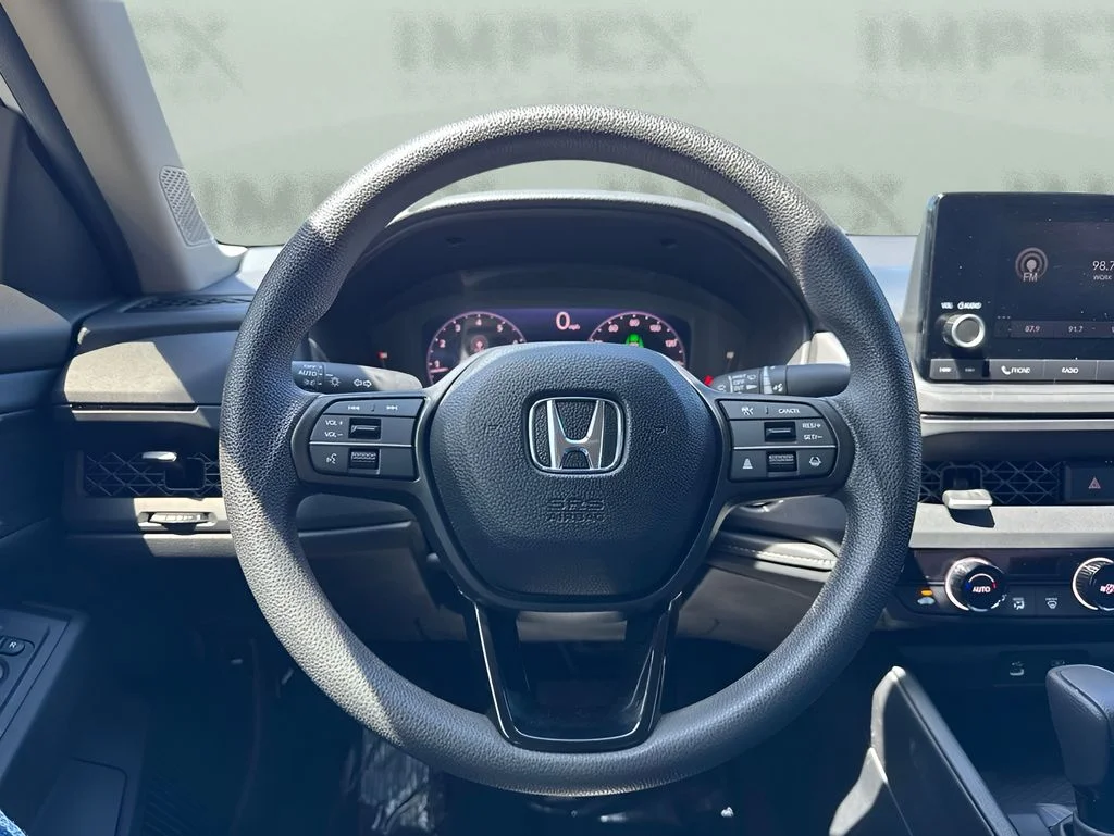 Used 2025 White Honda SE image 14