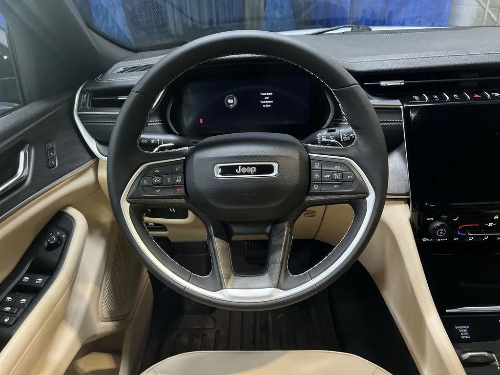 Used 2025 White Jeep Limited image 11