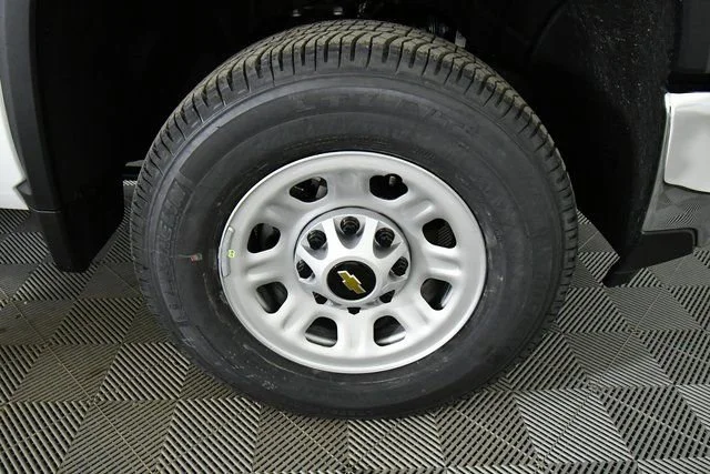 New 2026 Summit White Chevrolet WT image 17