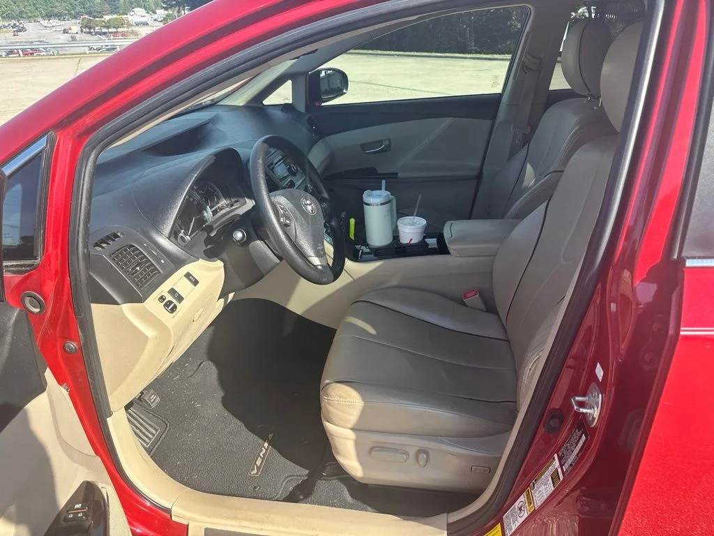 Used 2009 Red Toyota Base image 16
