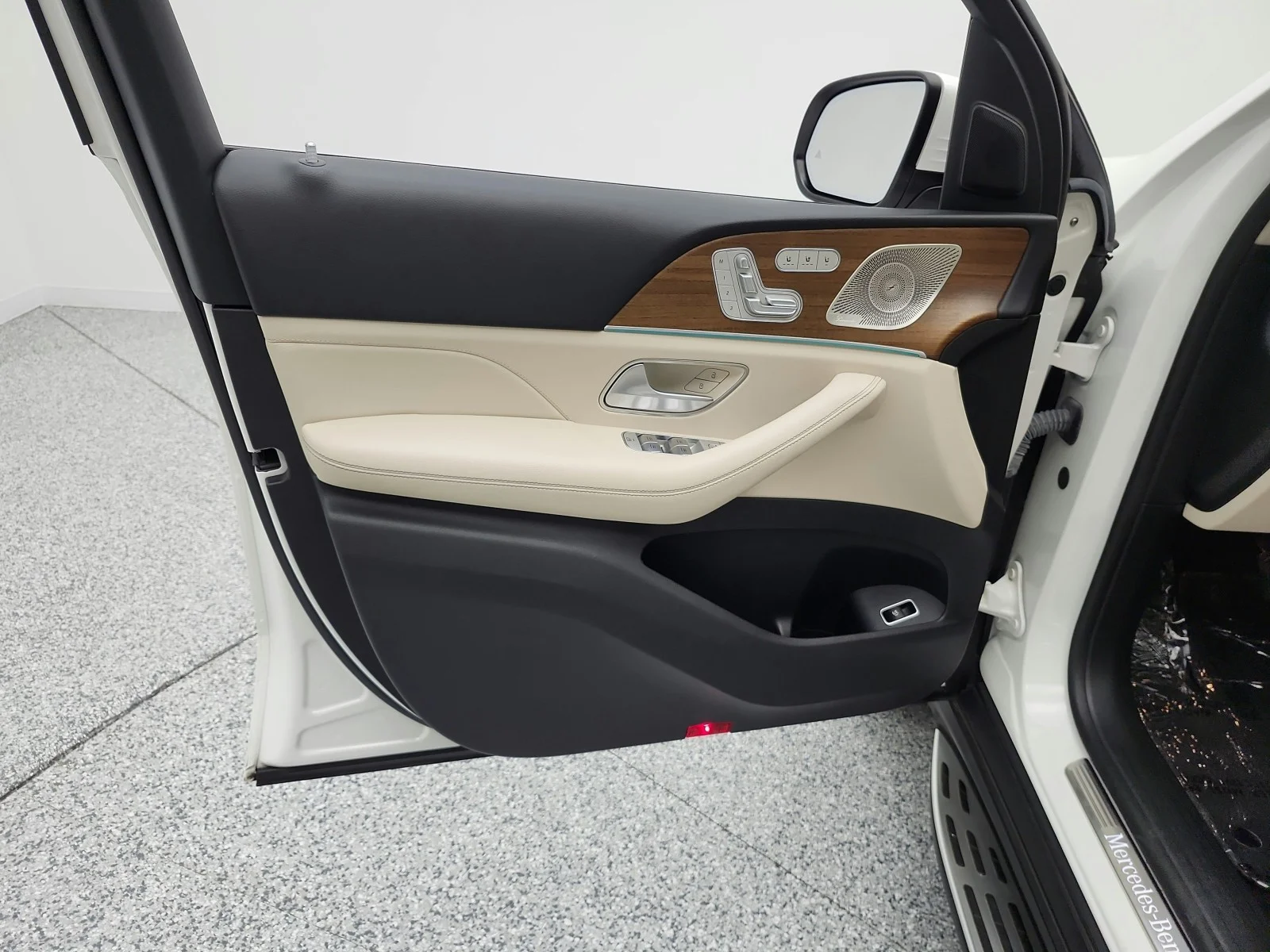 Certified Used 2023 Polar White Mercedes-Benz GLE 350 SUV image 15