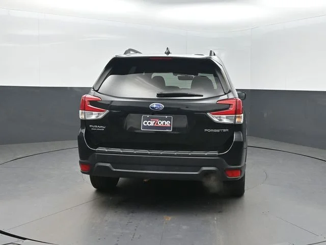 Used 2020 Black Subaru Premium image 33