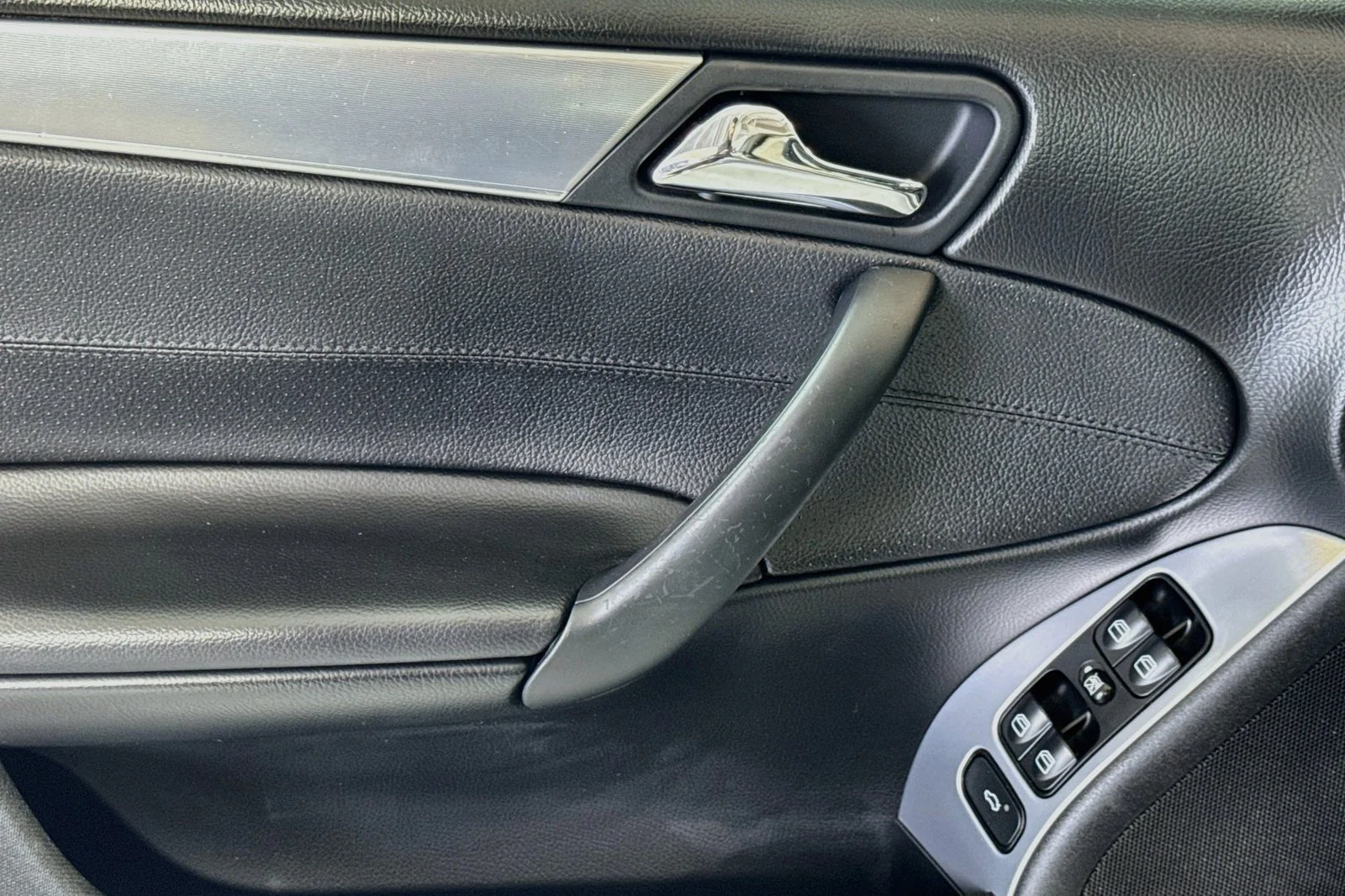 Used 2005 Gold Mercedes-Benz 1.8L image 15