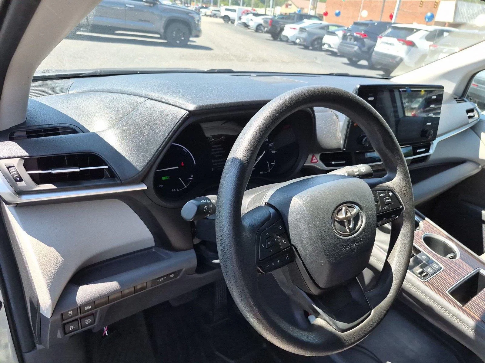 Used 2024  Toyota LE image 19