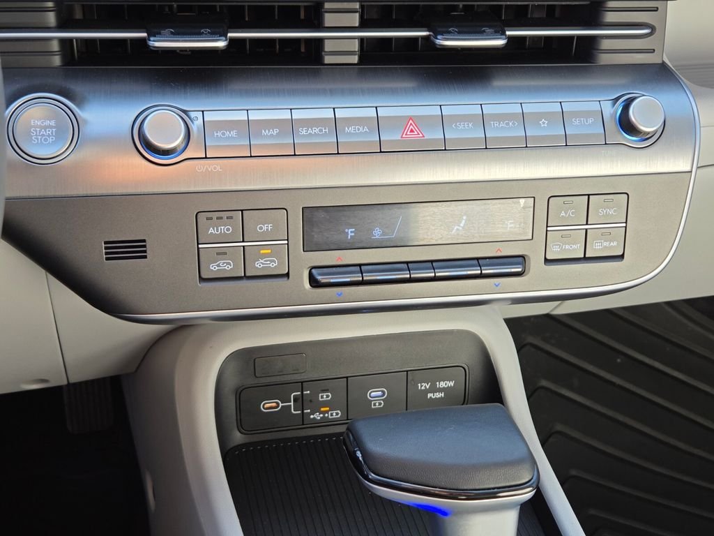 Used 2025 Black Hyundai SEL image 30