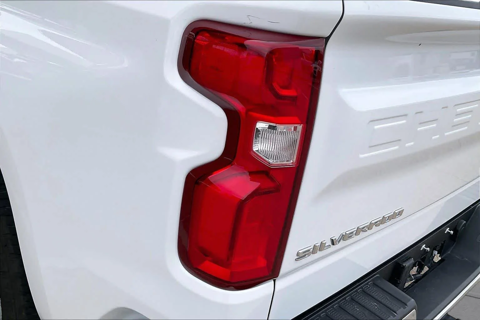 Used 2025 Summit White Chevrolet LTZ image 25