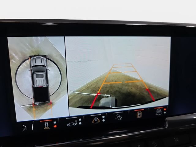 Used 2025 White Chevrolet LTZ image 23