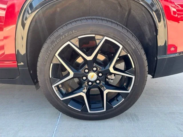 Used 2025 Red Chevrolet High Country image 7