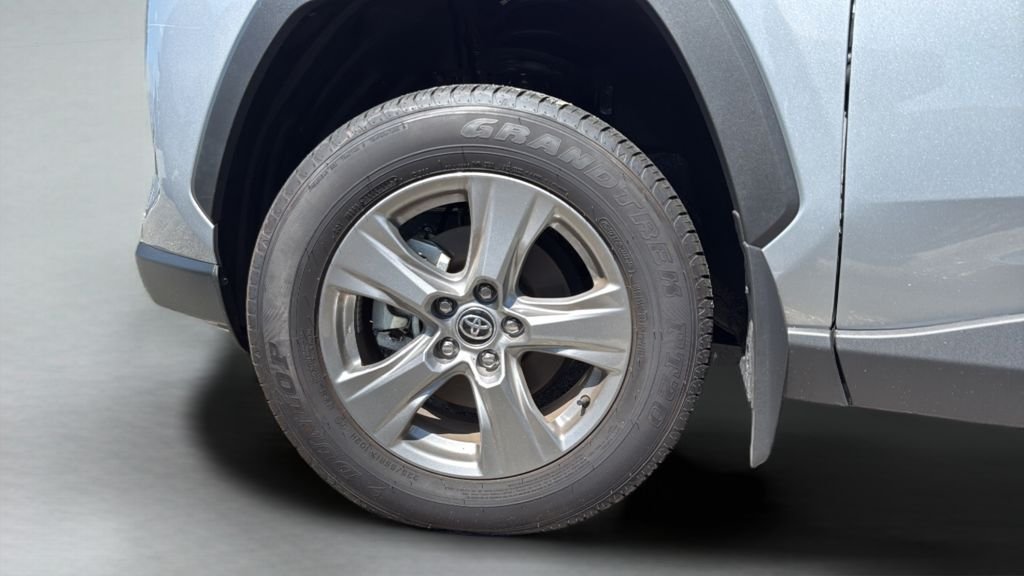 Certified Used 2025 Silver Toyota XLE image 27